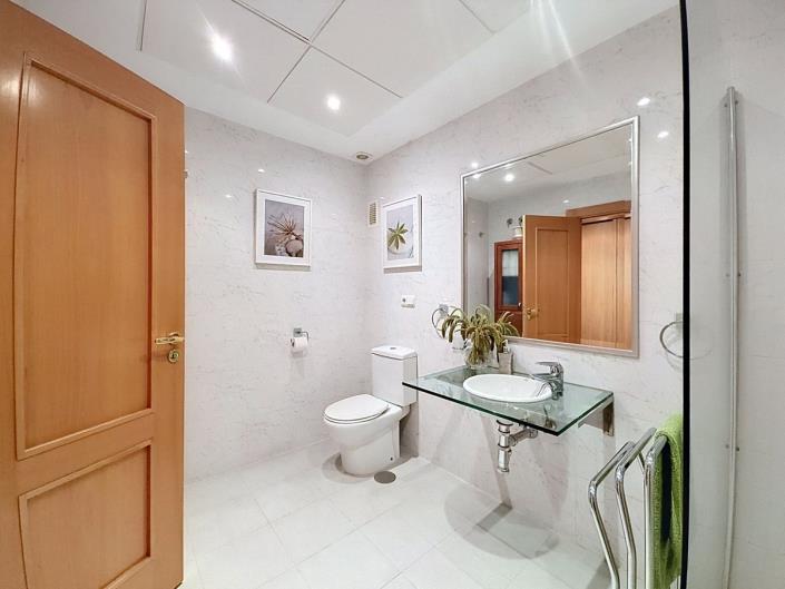 Image No.25-4 Bed Apartment for sale