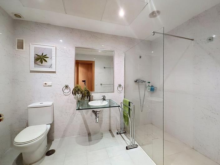 Image No.26-4 Bed Apartment for sale