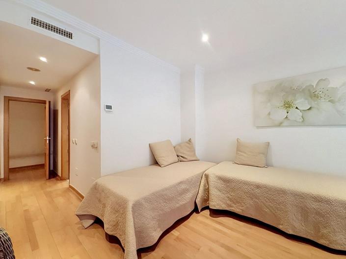 Image No.28-4 Bed Apartment for sale