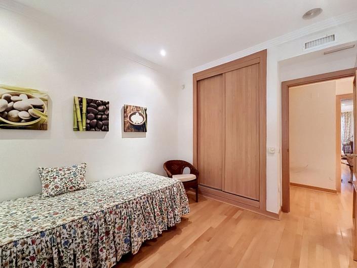 Image No.35-4 Bed Apartment for sale