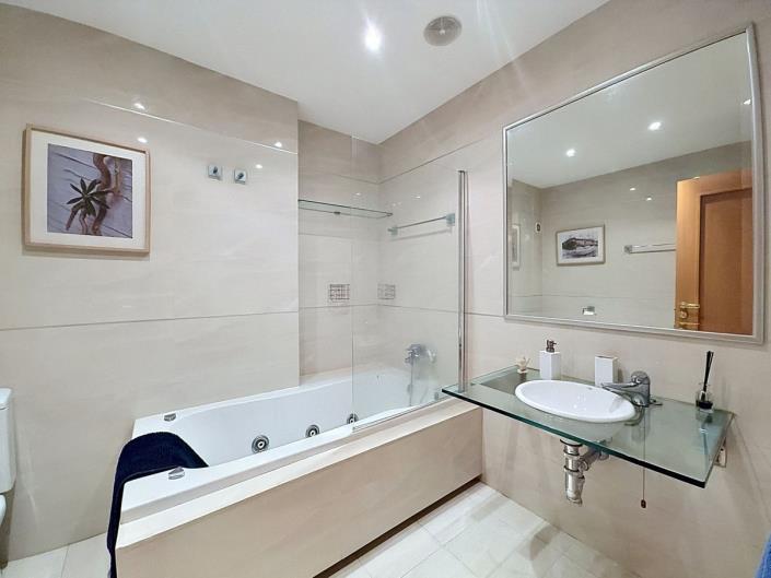 Image No.37-4 Bed Apartment for sale