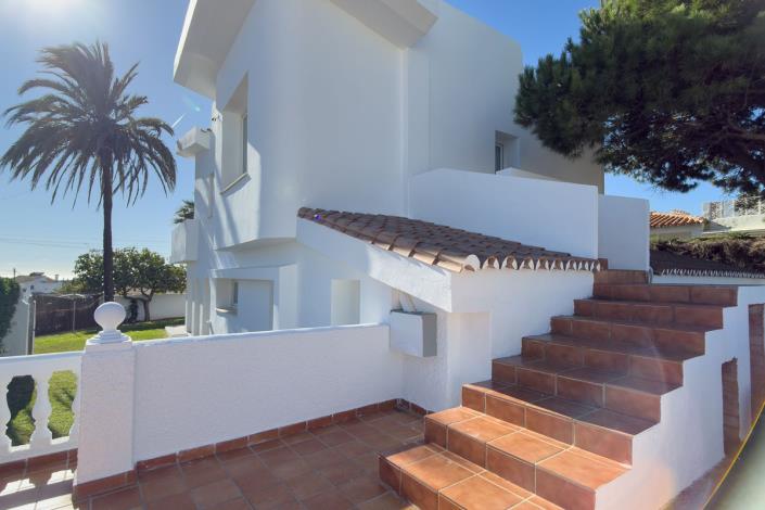 Image No.37-3 Bed Villa / Detached for sale