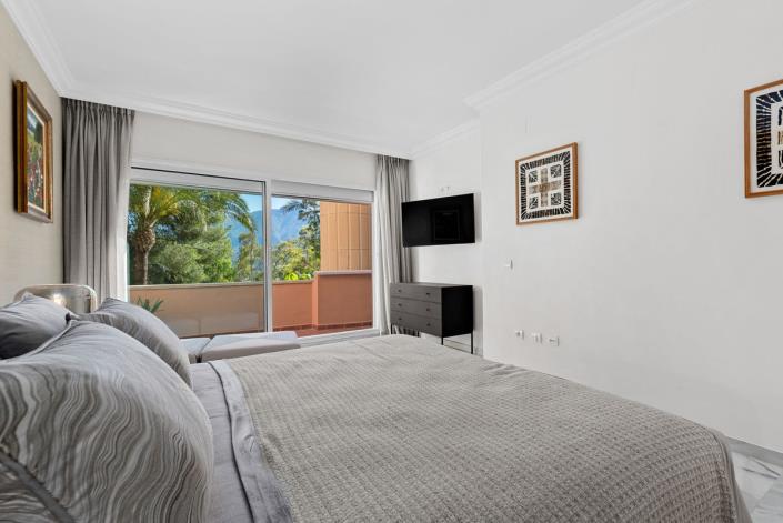 Image No.10-3 Bed Apartment for sale