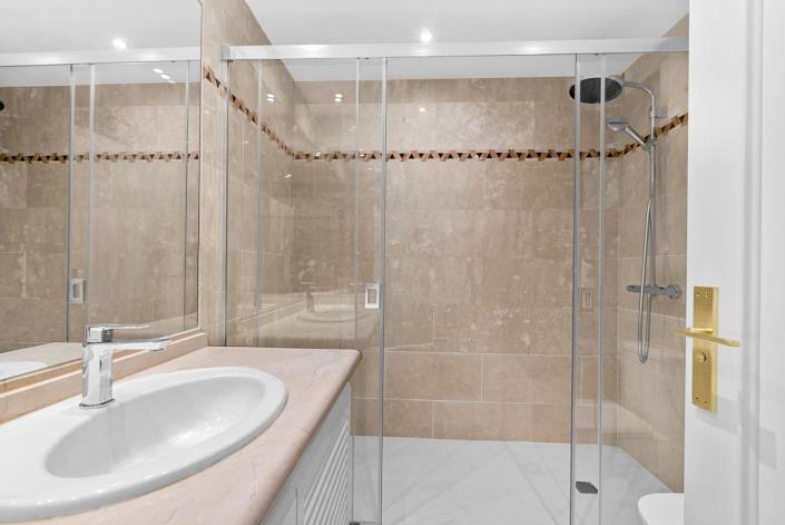 Image No.16-3 Bed Apartment for sale