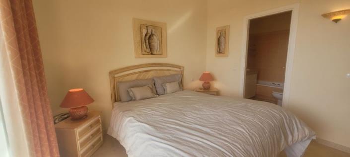 Image No.20-2 Bed Apartment for sale
