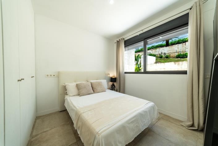 Image No.25-4 Bed Townhouse for sale