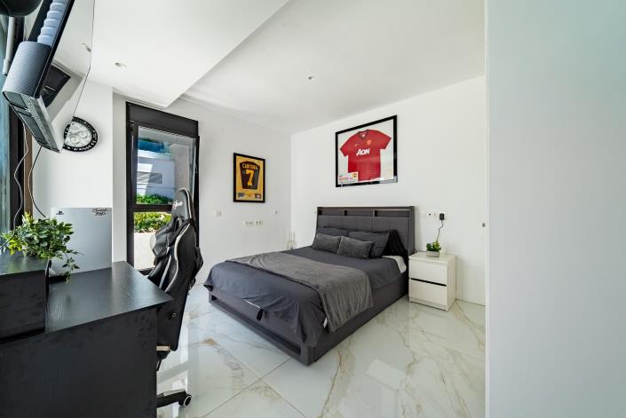 Image No.27-4 Bed Townhouse for sale