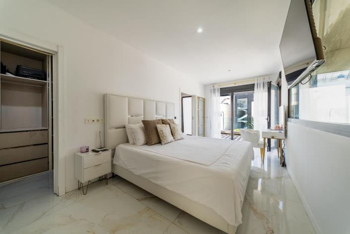 Image No.17-4 Bed Townhouse for sale