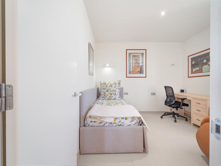 Image No.24-2 Bed Apartment for sale
