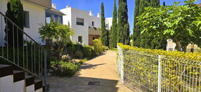Image No.20-3 Bed Semi-Detached for sale