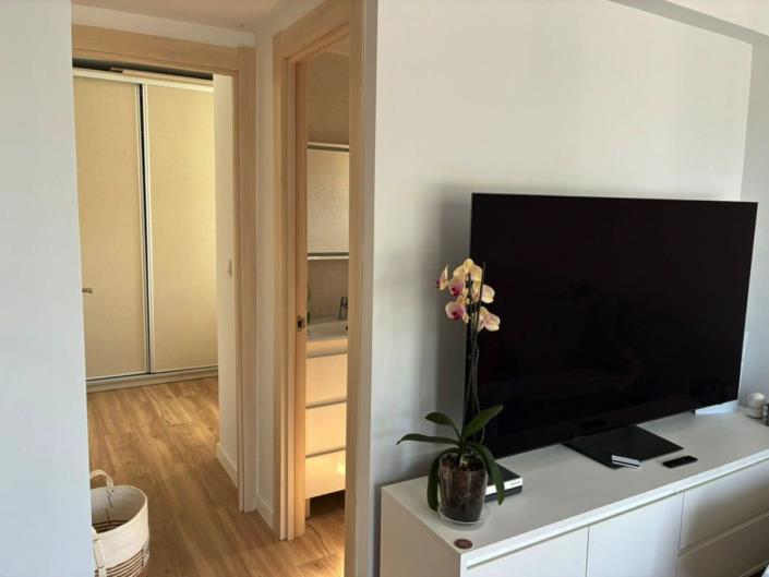 Image No.10-1 Bed Apartment for sale