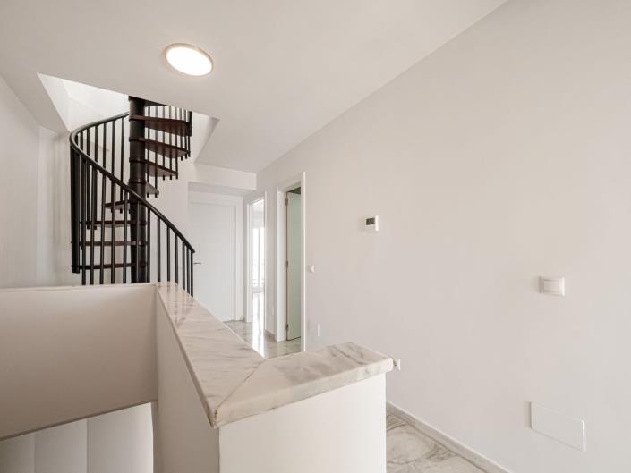 Image No.16-4 Bed Townhouse for sale
