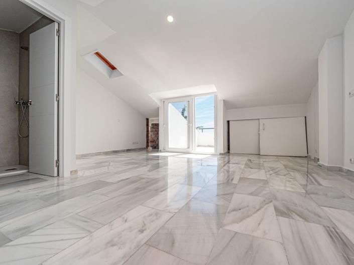 Image No.48-4 Bed Townhouse for sale