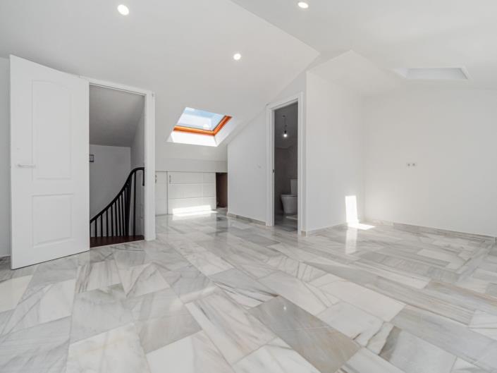 Image No.49-4 Bed Townhouse for sale