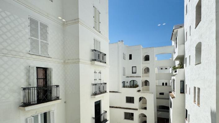 Image No.16-2 Bed Apartment for sale