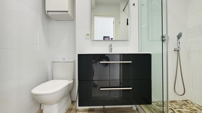 Image No.25-2 Bed Apartment for sale
