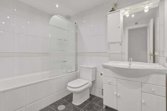Image No.19-2 Bed Apartment for sale