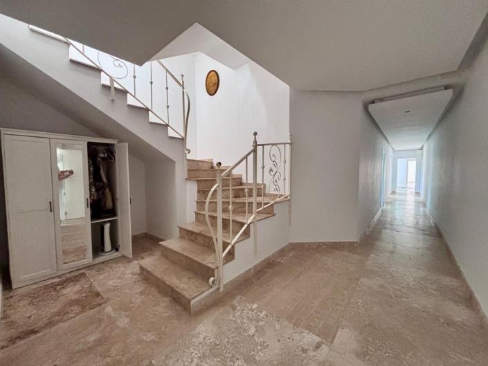 Image No.8-5 Bed Villa / Detached for sale