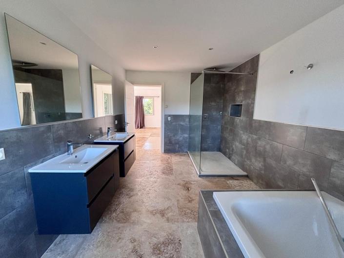 Image No.16-5 Bed Villa / Detached for sale