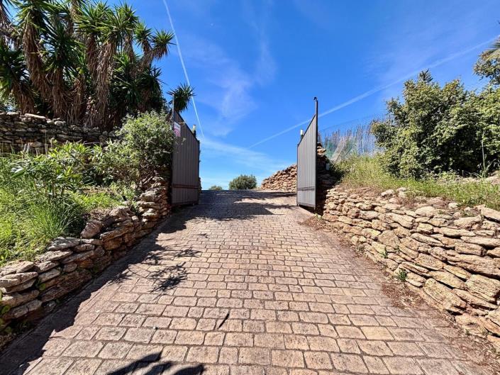 Image No.35-5 Bed Villa / Detached for sale