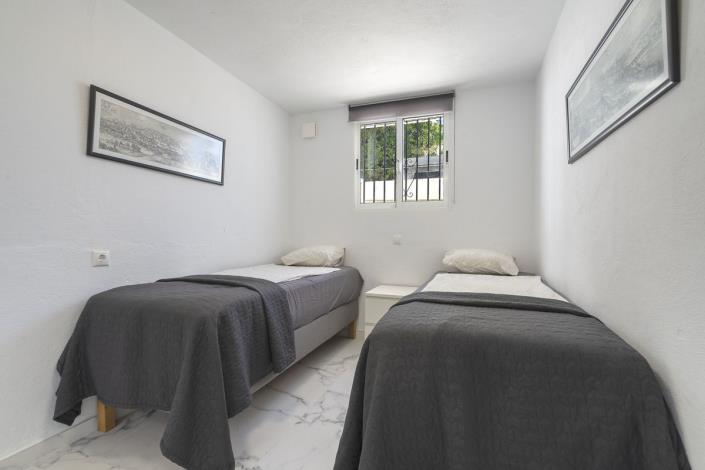 Image No.28-5 Bed Villa / Detached for sale
