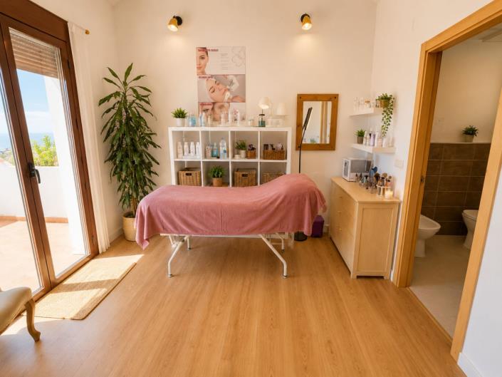 Image No.16-3 Bed House for sale