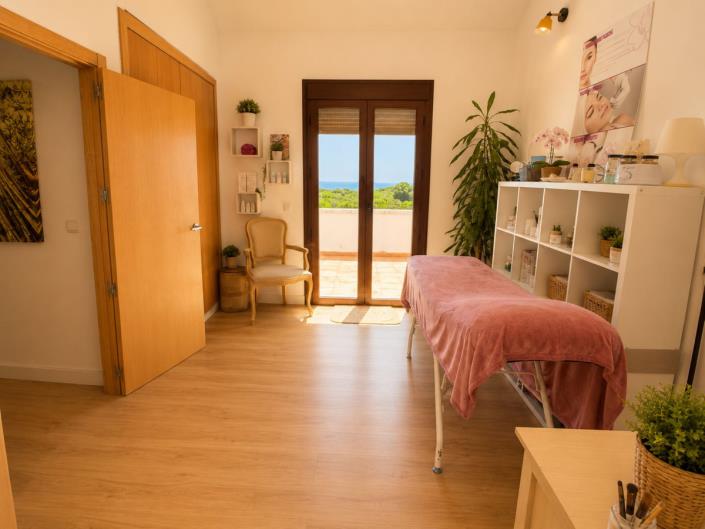Image No.17-3 Bed House for sale