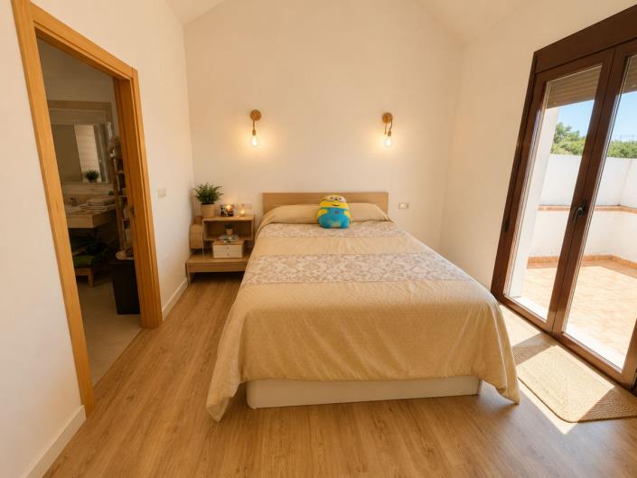 Image No.18-3 Bed House for sale