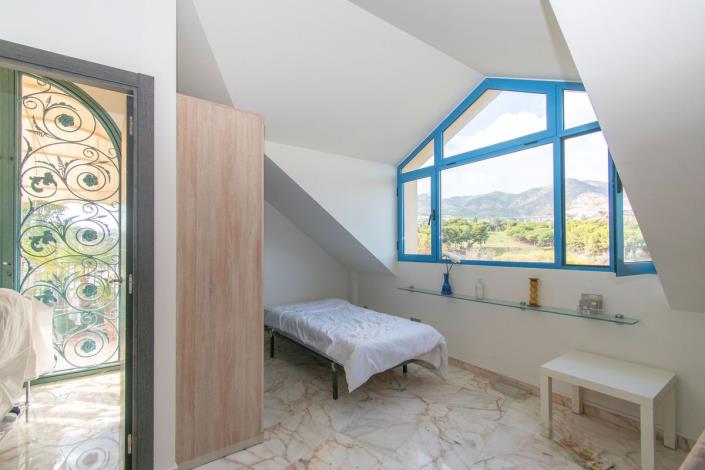 Image No.43-5 Bed Penthouse for sale