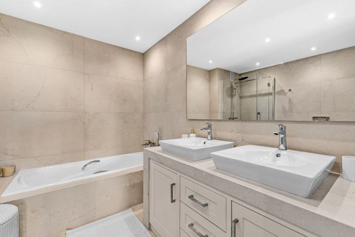 Image No.13-3 Bed Apartment for sale