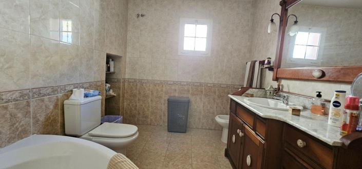 Image No.13-7 Bed Villa for sale