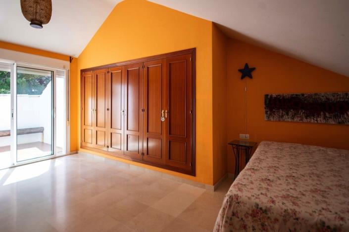 Image No.2-Maison de ville de 4 chambres à vendre à Estepona