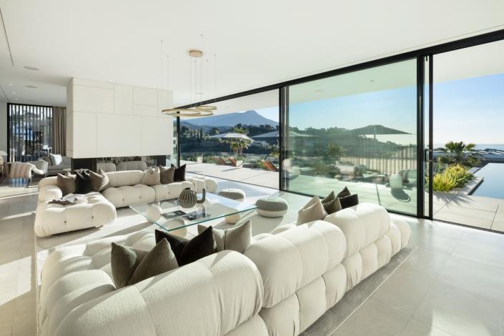 Image No.9-8 Bed Villa / Detached for sale