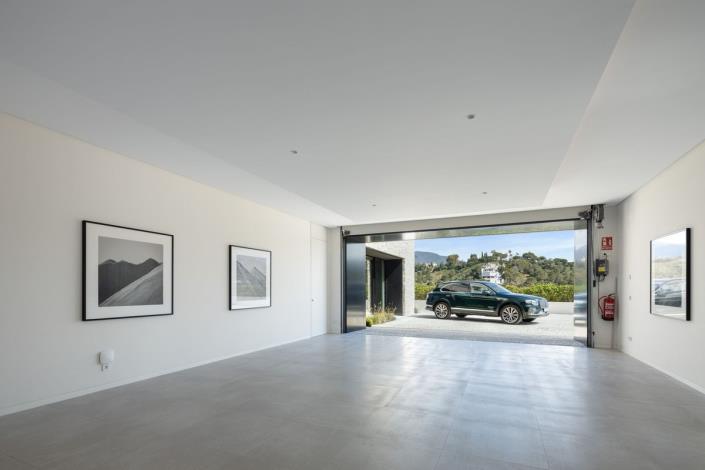 Image No.28-8 Bed Villa / Detached for sale