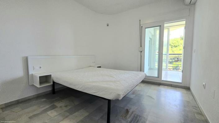 Image No.17-3 Bed Townhouse for sale