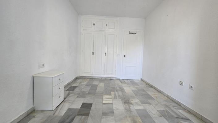 Image No.20-3 Bed Townhouse for sale