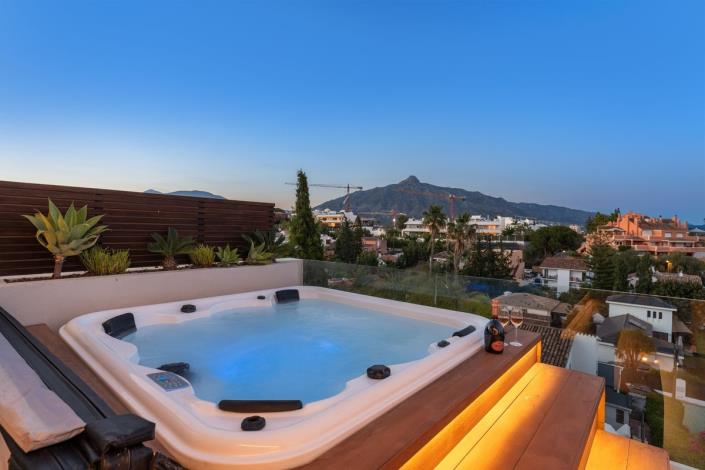 Image No.56-5 Bed Villa / Detached for sale