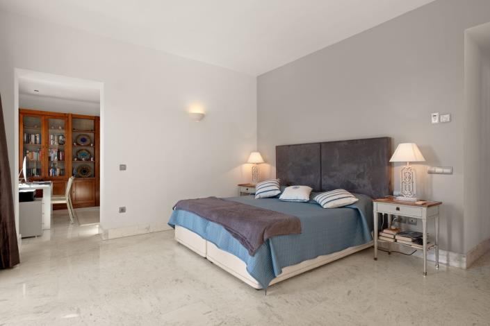 Image No.18-5 Bed Villa / Detached for sale