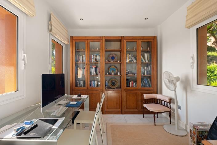 Image No.19-5 Bed Villa / Detached for sale