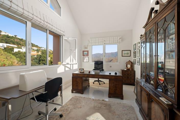 Image No.21-5 Bed Villa / Detached for sale