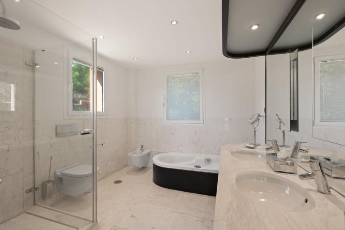 Image No.26-5 Bed Villa / Detached for sale
