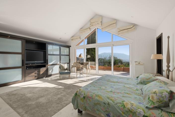 Image No.27-5 Bed Villa / Detached for sale