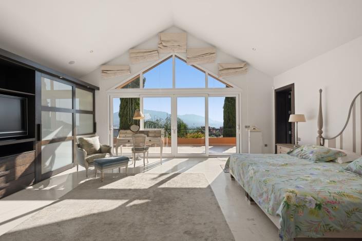 Image No.28-5 Bed Villa / Detached for sale