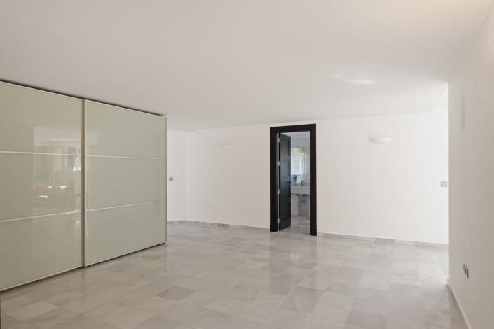 Image No.32-5 Bed Villa / Detached for sale