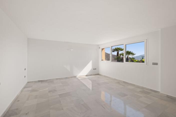 Image No.37-5 Bed Villa / Detached for sale