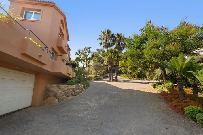 Image No.45-5 Bed Villa / Detached for sale