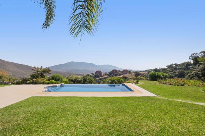Image No.59-5 Bed Villa / Detached for sale