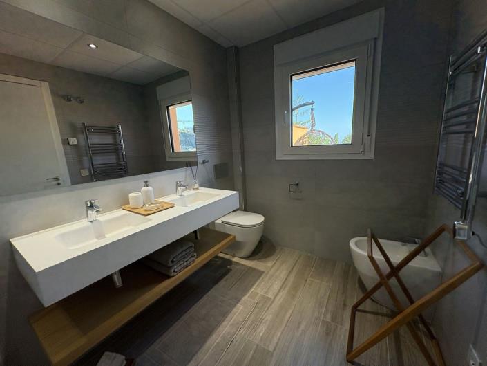 Image No.6-4 Bed Townhouse for sale