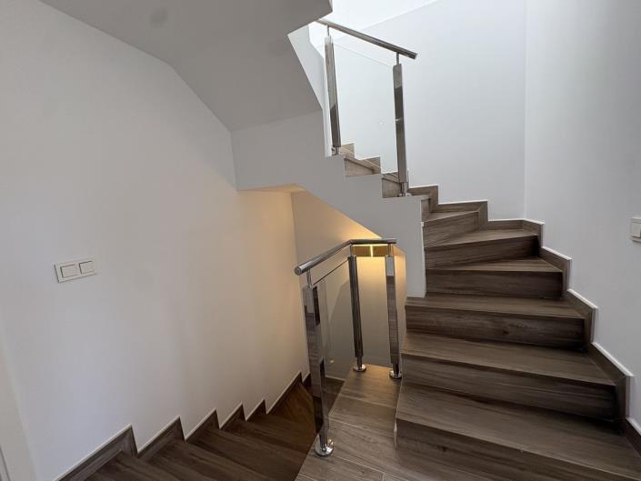 Image No.21-4 Bed Townhouse for sale