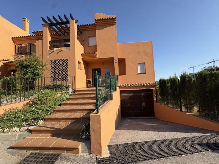 Image No.35-4 Bed Townhouse for sale